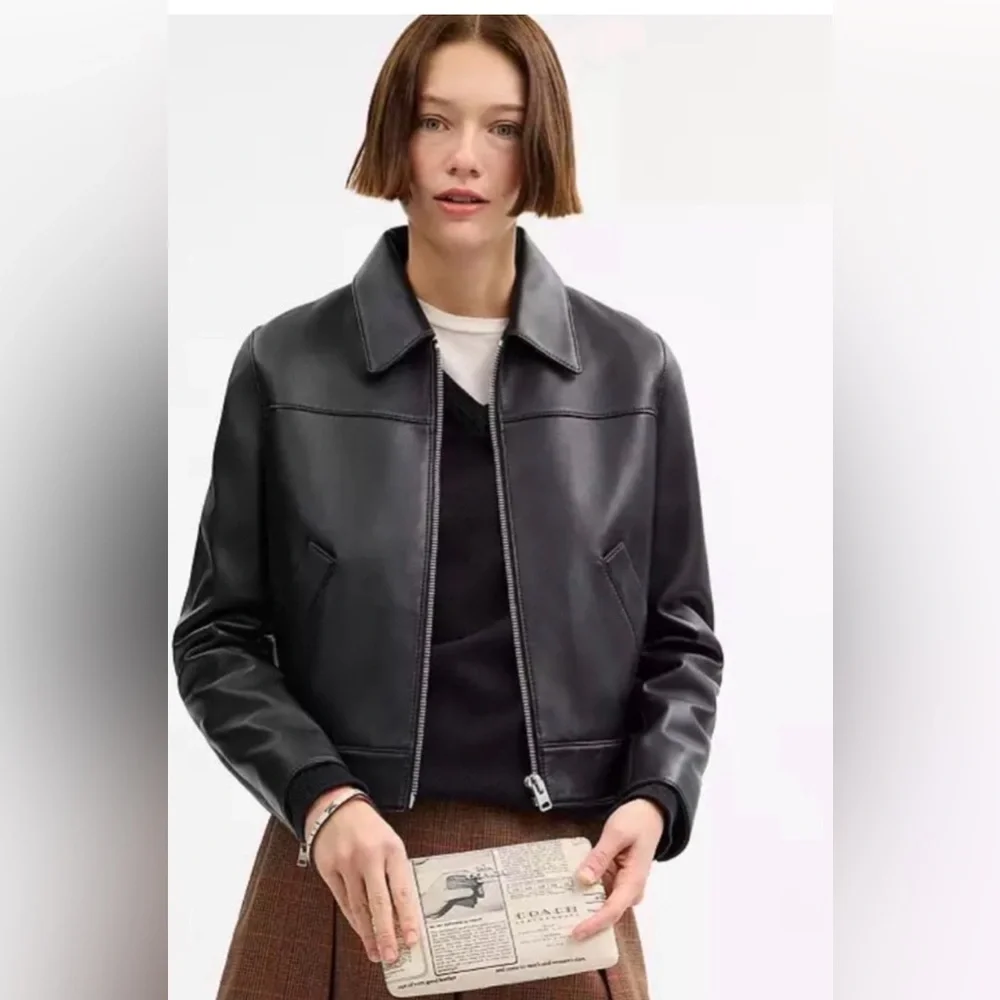 COACH LARGE CORNER ZIP WRISTLET WITH NEWSPAPER PRINT - Picture 2 of 5